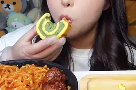 全网热议的“一块虎皮蛋糕”事件，戳中多少人深到骨子里的隐痛图片