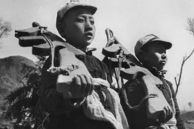 松山战役中，我军九岁娃娃兵被日军俘虏，宁死不屈，为国捐躯图片