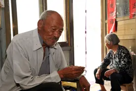 71岁的农村父亲，用5年时间，还清儿子儿媳欠下的330万巨款图片