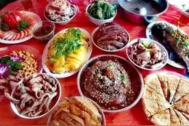 村里一家办结婚宴席，没有一个客人来，村邻：女子六年结了三次婚图片