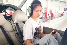 四川女生为梦放弃985名校，614分考入双非院校，高中母校点名表扬图片