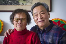 案例：女方要子随母姓，我命令儿子分手，如今再见我愣住了图片