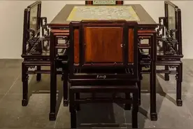 八仙桌，可比现在的茶几高端多了……图片