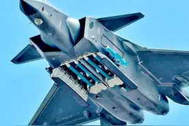 中美俄五代机载弹量差距悬殊：美战机9吨，俄10吨，中国令人意外图片