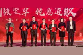 成都一女销售月薪曝光，高达98.93万元，再度引发“读书无用论”图片