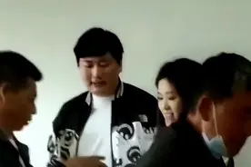 大衣哥儿子再次订婚，女方颜值高身材好喊朱之文爸爸，身份是老师图片