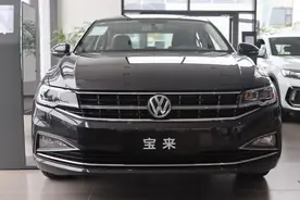 实拍2021款大众宝来，外观时尚，内饰经典，油耗低至5.3L图片