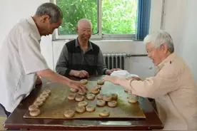 78岁老人坦言：请过保姆去过养老院后，才明白晚年最好的归宿在哪图片