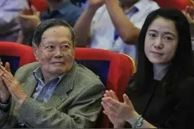 101岁的杨振宁因病重时日不多！活到120岁只怕是梦想，想多陪翁帆图片