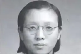 女特工潜伏太成功，自曝身份后，邻居不信：明明是啥都不懂的主妇图片