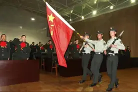 退役军人穿军服违规，感情可以理解图片