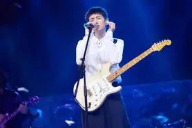 Z世代音乐人代表王源，那些催泪的歌曲，谁听谁感动落泪图片