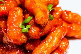 糖醋里脊的做法，色泽红亮，外焦里嫩，大人小孩都爱吃！图片