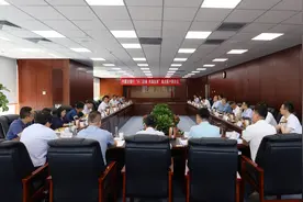 内蒙古银行召开“开门迎谏 共谋发展”重点客户恳谈会图片