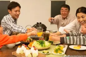 58岁男子坚持不吃晚餐，清除斑块、软化血管，半年后效果如何？图片