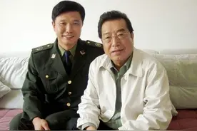 李双江长子李贺：弟弟李天一入狱后，我成了父亲和继母的依靠图片