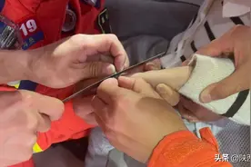 危险！陕西2岁男孩因好奇被洗衣机“吞”进甩桶无法脱身……图片