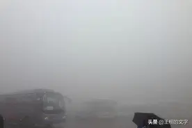 执念主导的等待——读《车站》图片