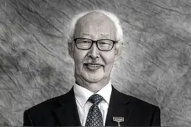 他被誉为“新中国第二代蒙古族歌王”，13岁参加乌兰牧骑，从艺60余载积极推动蒙古族长调的保护、研究与传承图片