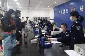 春节假期，洛阳出入境窗口办理各类出入境业务申请456份图片