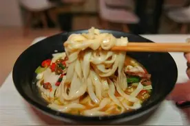 一碗米粉的热量是多少？谁能拒绝一碗好吃的米粉呢？减肥能吃吗？图片