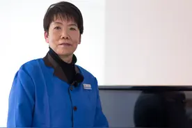 清华保洁阿姨自学弹钢琴 惊艳全网图片