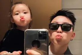 2017年，花50万远赴国外买精子，生5国混血的女强人图片