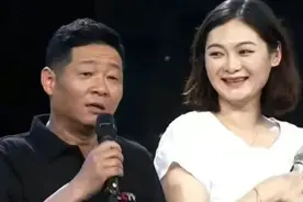 “三德子”赵亮：娶小16岁的模特冠军，当红时退圈去养鸡，14年后怎么样了图片