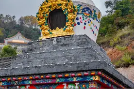 郭进拴｜秋游塔尔寺图片