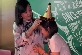 李勒优21岁生日，晋妈送百万豪车，崔晋送5W高奢，晋嫂出手小气图片