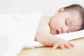 孩子睡觉时突然抖动、抽搐，哪些情况下需要赶紧送医院图片