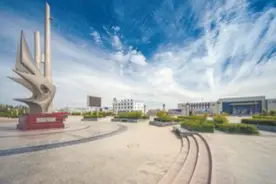 中国最“孤独”的城市，方圆八百里没有其他城市，成立仅4年图片