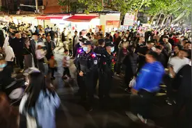 “五一”假期，记者探访淄博公安护航平安十二时辰：人间烟火里的平安“淄”味图片