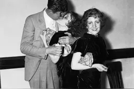 连体双胞胎姐妹花，出生被抛弃，沦为挣钱工具，失去爱情悲惨一生图片