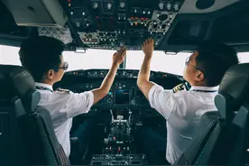 空军飞行员转业到底容不容易？转业后能去民航继续飞行吗？很困难图片