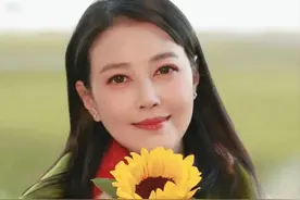 娱乐圈动了，超30位明星悼念周海媚，有人被骂吃“人血馒头”图片