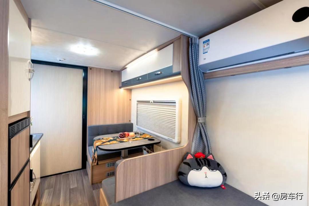 爱旅490拖挂房车_国产拖挂式房车那家强_干湿分离房车设计