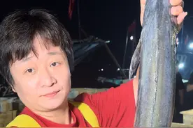 一上午跑4个码头！跟“胶南红姐”探渔港选海鲜图片