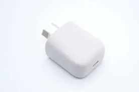 不愧是给苹果做代工的，用料就是不一般，拆解一款USB-C充电器图片