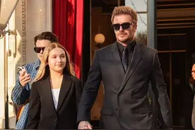 小贝牵宝贝女儿闪耀巴黎！11岁小七又瘦又美，和老爸穿亲子装超帅图片