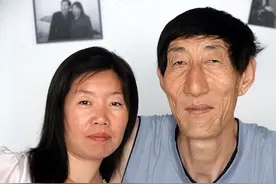2.36米巨人鲍喜顺：与1.68米妻子不听劝执意生育，今儿子身高多少图片