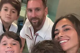 神仙眷侣!梅西平安夜豪宅过二人世界,安妞红裙翩翩起舞球王痴汉脸图片