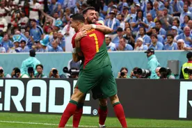 白岩松批C罗：就不该和B费抢进球 让给有矛盾的兄弟能促进球队团结图片