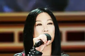 61岁李丽芬照片曝光，优雅漂亮动人，为何被称为“李三首”？图片