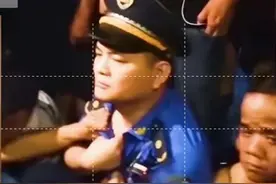 又一城管队员倒了，“我想把他的腿脚搞断”，女残疾人被执法怒了图片