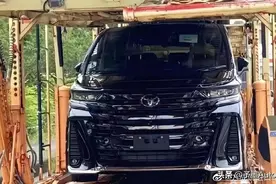 全新威尔法实车到港，加价8-10万图片