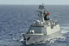 054A关雷达发射导弹，空警500引导击中目标，彰显强大信息化战力图片