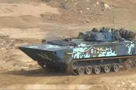 全装甲防护，我军陆战队基本实现机械化，仍需空中突击方面再提高图片