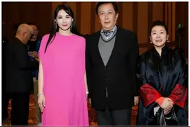 唐国强被曝移民美国，在外过年不回家好逍遥，与晶女郎聚餐太开心图片