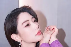 "性感女神 "克拉拉 李成敏图片